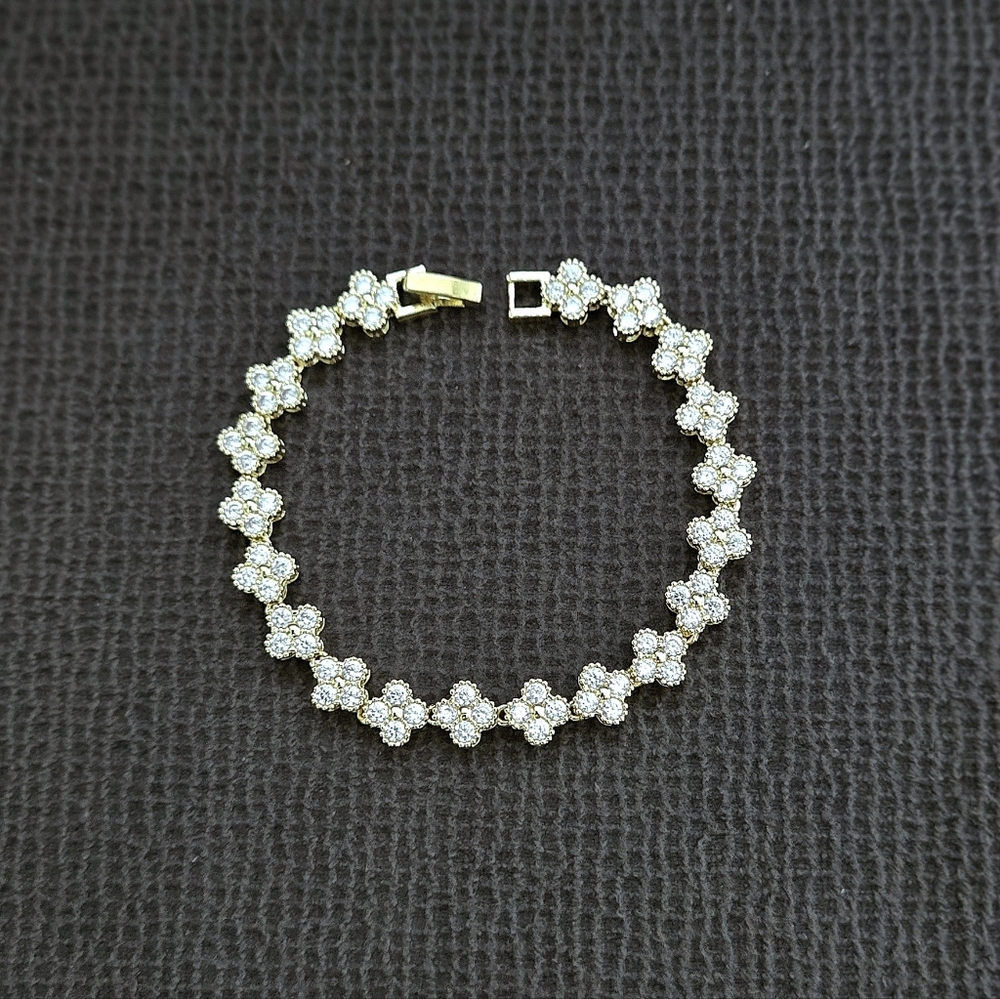 Gemelli👭 "Annie" Gold💛 Clovers🍀 Bracelet - NWT - Picture 15 of 16